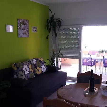 Grosse In Mit Grossem Balkon Apartmán *